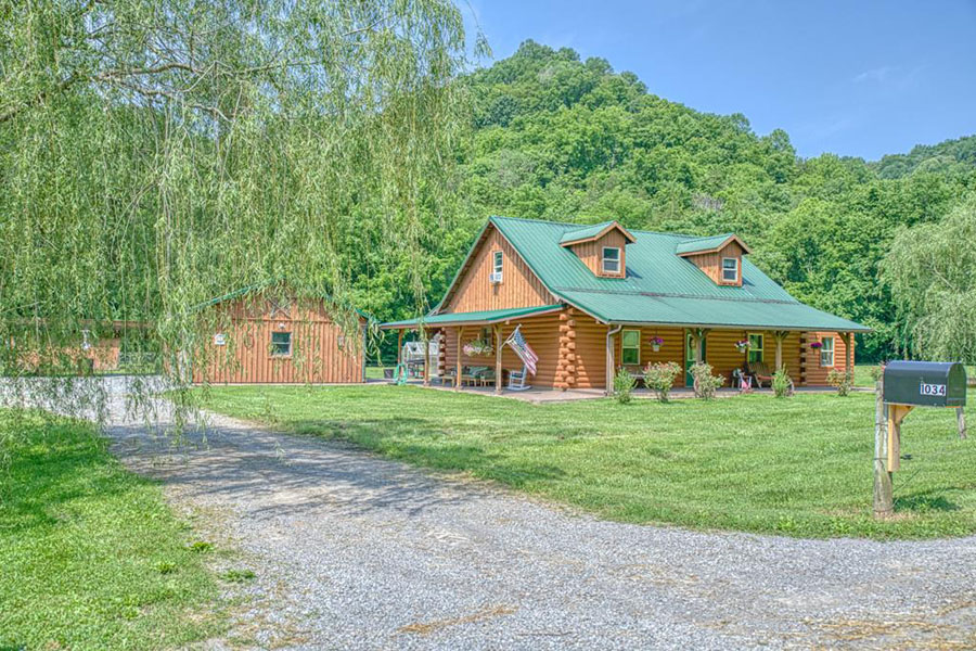 Homestead Property - 4.1 acres - Log home with 3 bedroom, 2.5 baths, 20 mins. from Cookeville - Image 2