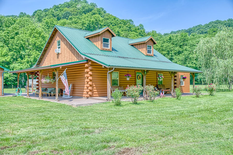 Homestead Property - 4.1 acres - Log home with 3 bedroom, 2.5 baths, 20 mins. from Cookeville