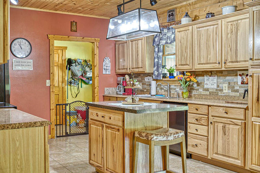 Homestead Property - 4.1 acres - Log home with 3 bedroom, 2.5 baths, 20 mins. from Cookeville - Image 14