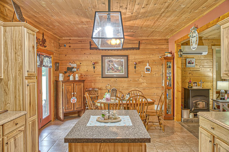 Homestead Property - 4.1 acres - Log home with 3 bedroom, 2.5 baths, 20 mins. from Cookeville - Image 17
