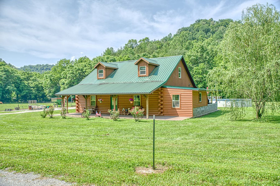 Homestead Property - 4.1 acres - Log home with 3 bedroom, 2.5 baths, 20 mins. from Cookeville - Image 5