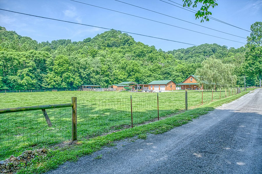 Homestead Property - 4.1 acres - Log home with 3 bedroom, 2.5 baths, 20 mins. from Cookeville - Image 38