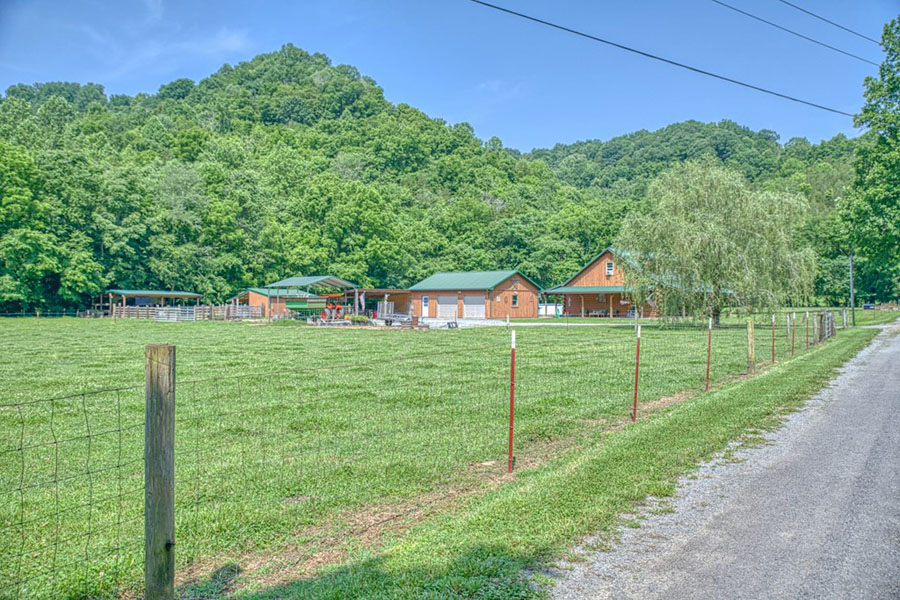 Homestead Property - 4.1 acres - Log home with 3 bedroom, 2.5 baths, 20 mins. from Cookeville - Image 39