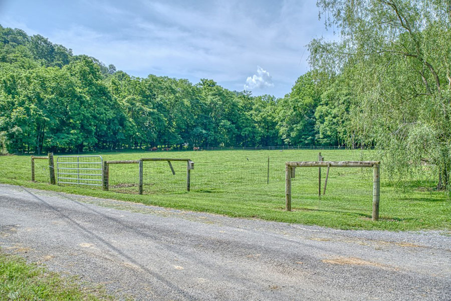 Homestead Property - 4.1 acres - Log home with 3 bedroom, 2.5 baths, 20 mins. from Cookeville - Image 40