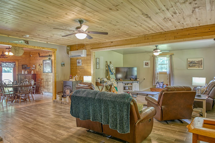 Homestead Property - 4.1 acres - Log home with 3 bedroom, 2.5 baths, 20 mins. from Cookeville - Image 9