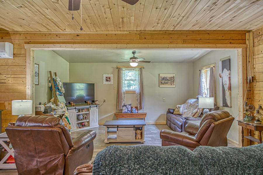 Homestead Property - 4.1 acres - Log home with 3 bedroom, 2.5 baths, 20 mins. from Cookeville - Image 11