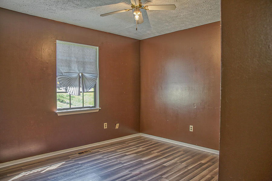 Home and Beautiful Lot! - Image 9