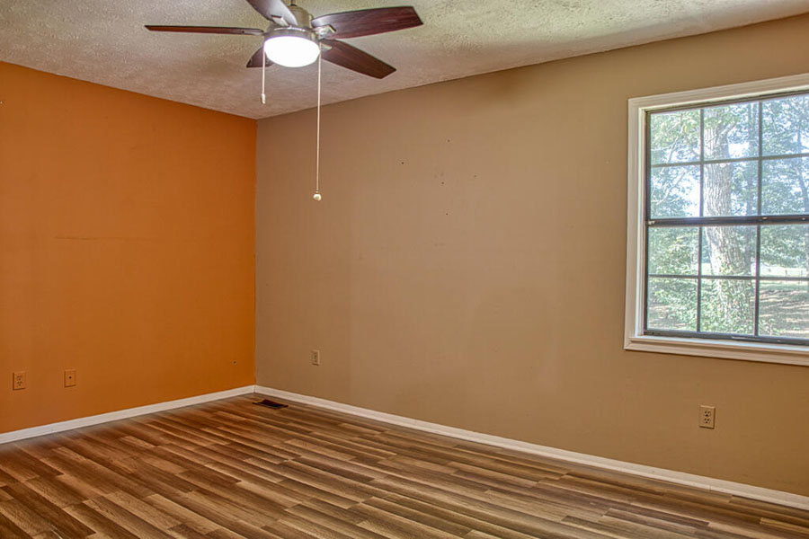 Home and Beautiful Lot! - Image 10