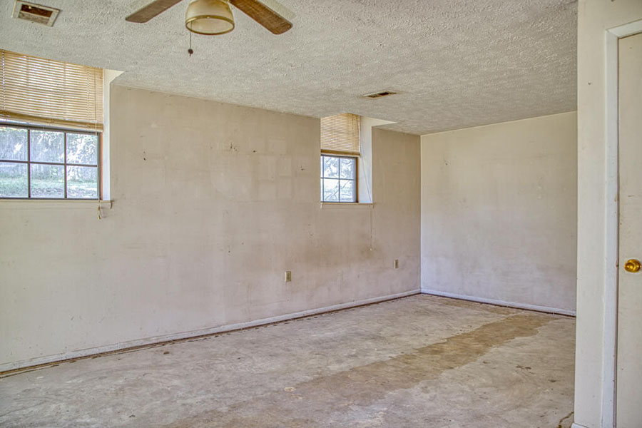 Home and Beautiful Lot! - Image 19