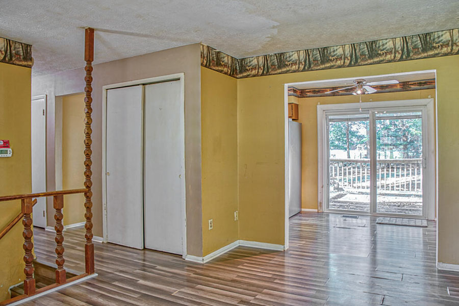 Home and Beautiful Lot! - Image 15