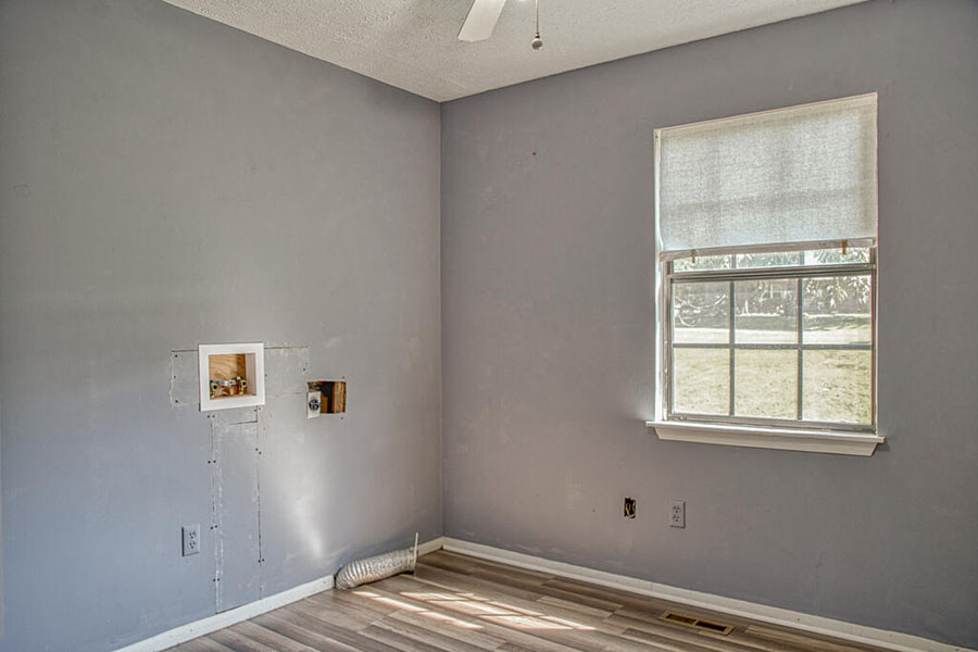 Home and Beautiful Lot! - Image 11